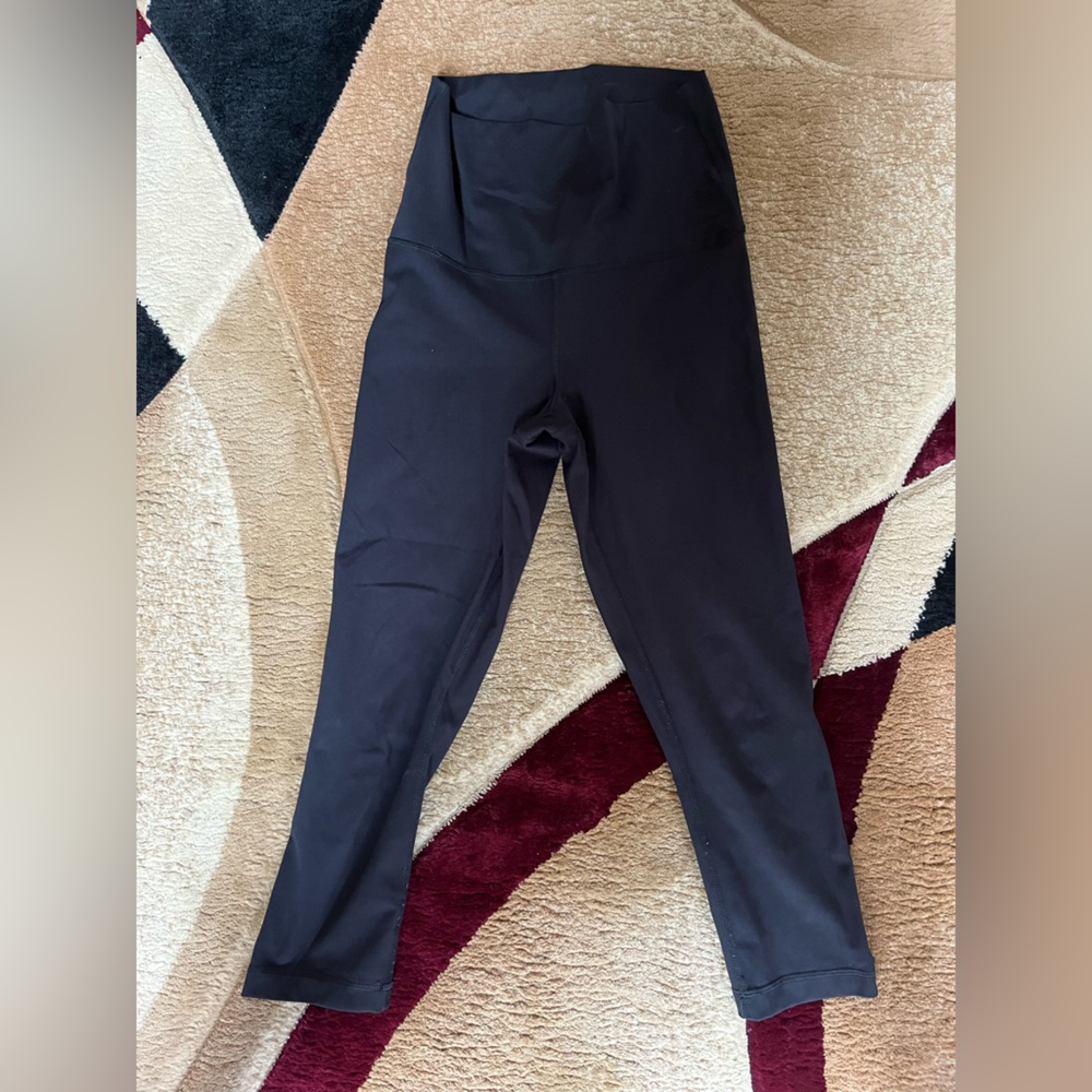 Black knee to calf length leggings
